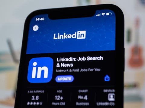 LinkedIn Hacks: 7 Slimme tips om sneller een baan te vinden